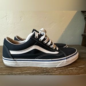 Old skool vans in blue